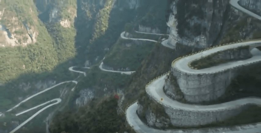 Beautiful and scary 99 Bending Road in Tianmen Mountain- Zhangjiajie, China