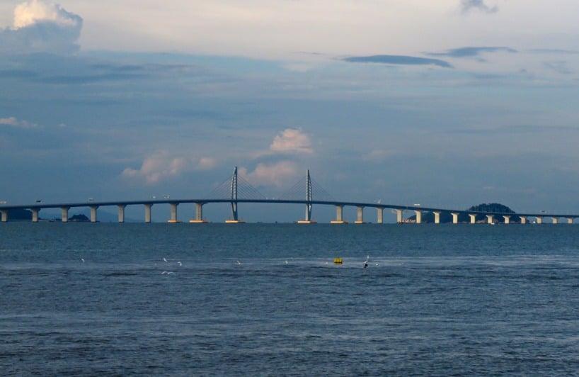 World’s longest sea bridge opens between hong kong and china