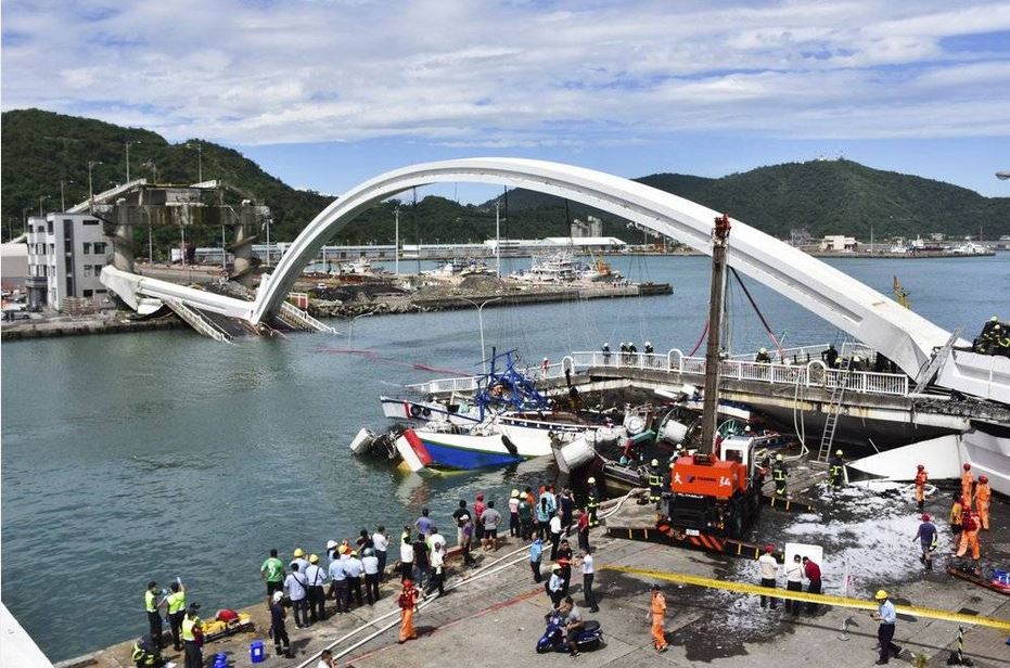 What caused the Taiwan bridge collapse?